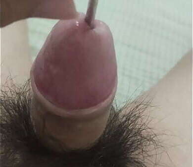 尿道异物插入挑战，金属筷子在尿道里抽插