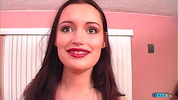 Sapphire shows body moments before double penetration