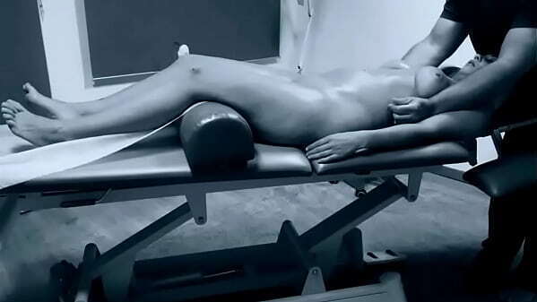 Amysexxxjuguetona pone cachondo pleasure tantra meti&eacute_ndole dedos