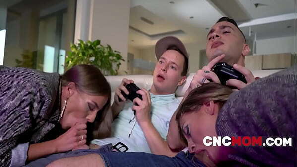 Double Love Havine Stepmom'_s