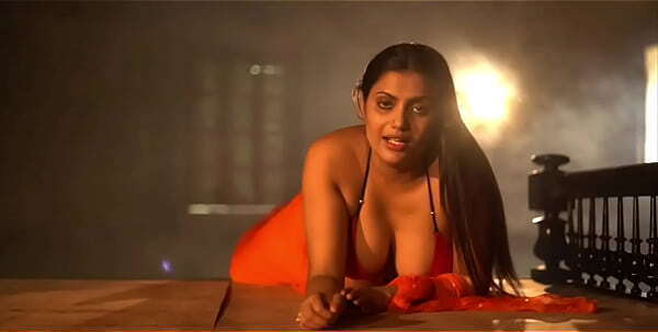 Megha bengali girl nude Saree part (2022