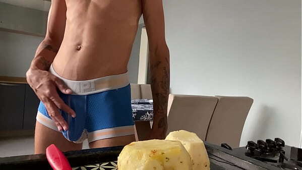 Yummy peeling pineapple