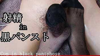 【個人撮影】我慢できずに黒パンストの中で発射女子校生の足コキ太ももコキ souai couple