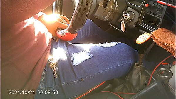 driver masturbating while driving.