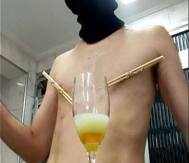 submisso fazendo coquetel 70mL porra congelada lico