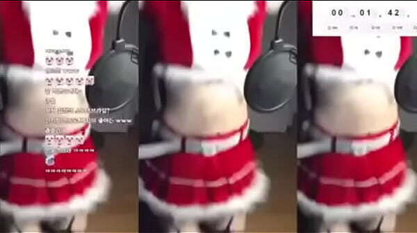 Korean Santa Girl Cosplay Twitch clip