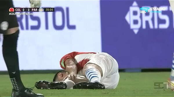 Bultos futbolistas Paraguay Colombia