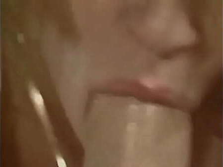 RETRO BRUNETTE TRIES DEEPTHROAT LIKE LINDA LOVELACE.