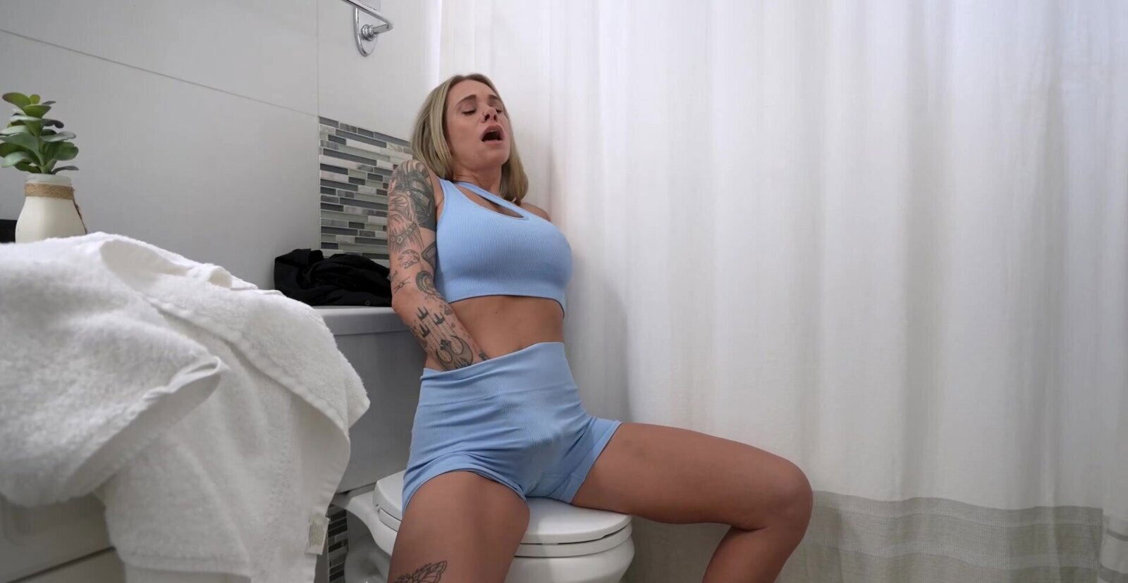 Parker Kaci Kennedy toilet action