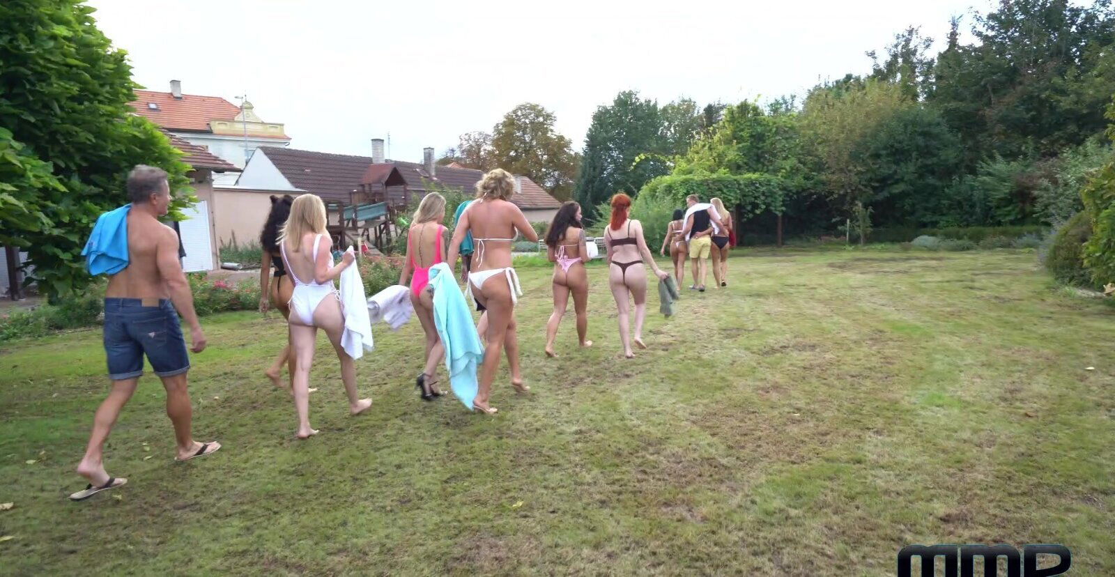 Dionne Darling Mini Mitzi enjoy during group fucking