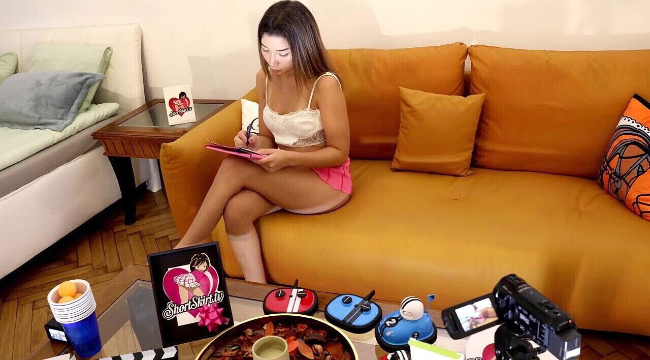 Leonlambert, brief, short skirt