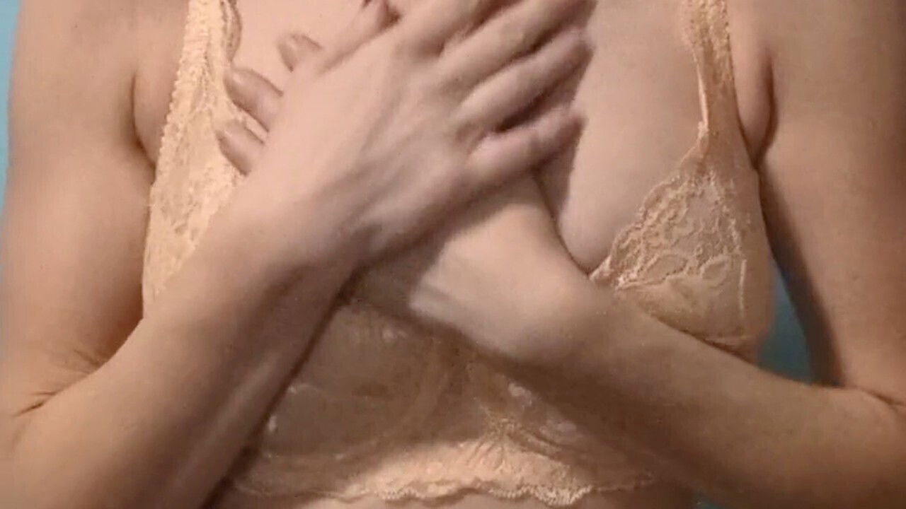 Try on bra, bra try, gros plan amateur