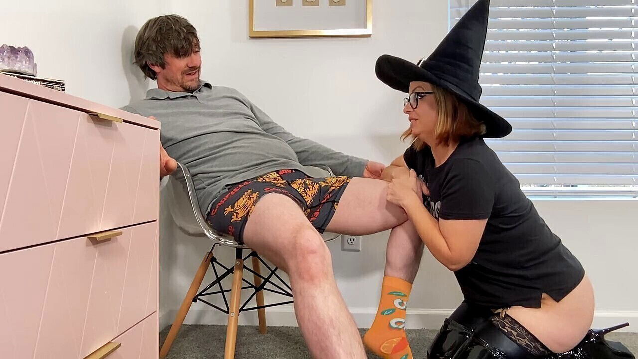 ultimate sex-positive Halloween scene featuring Cindy Cincinnati