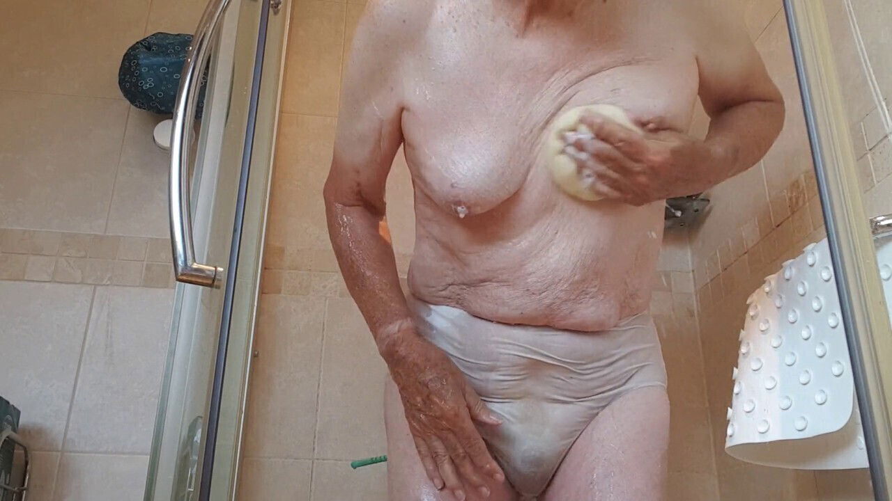 Mature Betty Spanxxx gets herself shower with panties