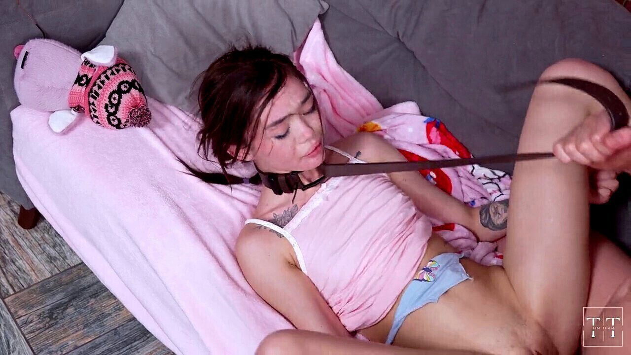 Muscular guys tattooed girls getting into wild oral action