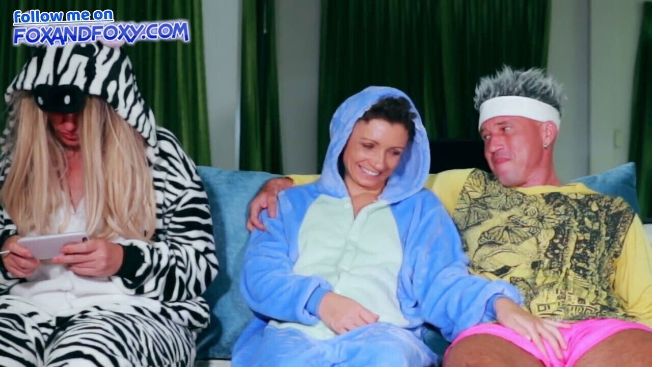 Short-haired girl Lisa almost caught having risky public