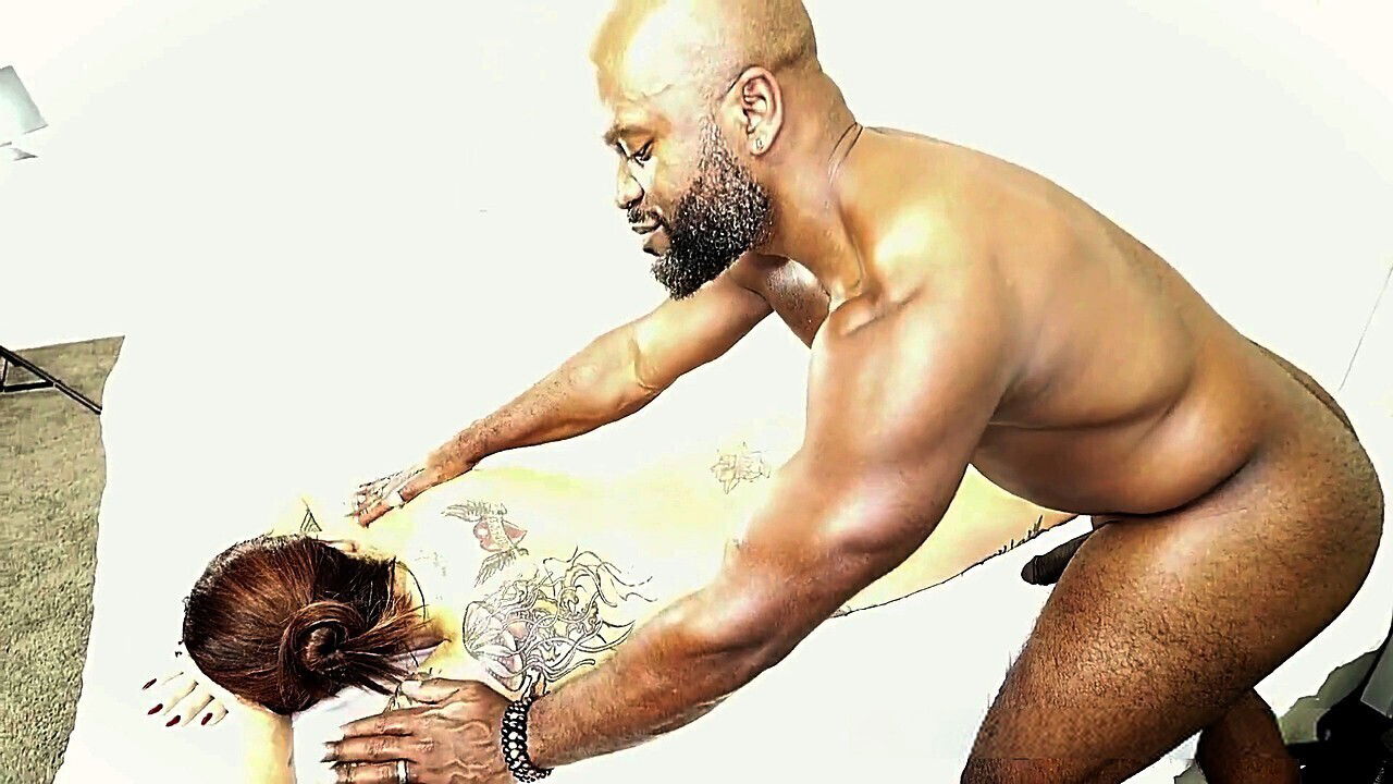 Naughty Melissa Johnson gets sensual eating session with black