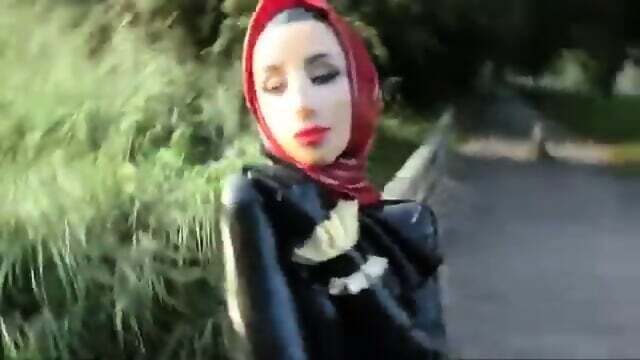 Marilyn Yusuf Marilyn Yusuf wearing Classy Latex Outfit Outside [2012.09]