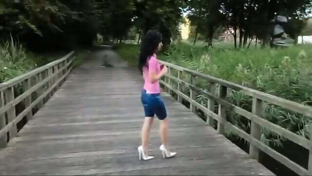 Marilyn Yusuf Walking with white heels with platform [2012.08]