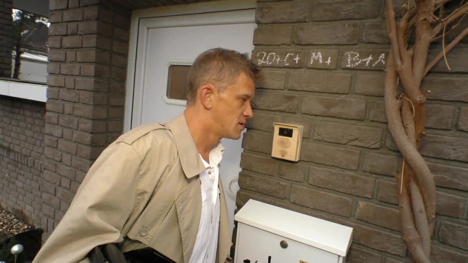 tattooed MILF lingerie enjoys fucking mouth ending