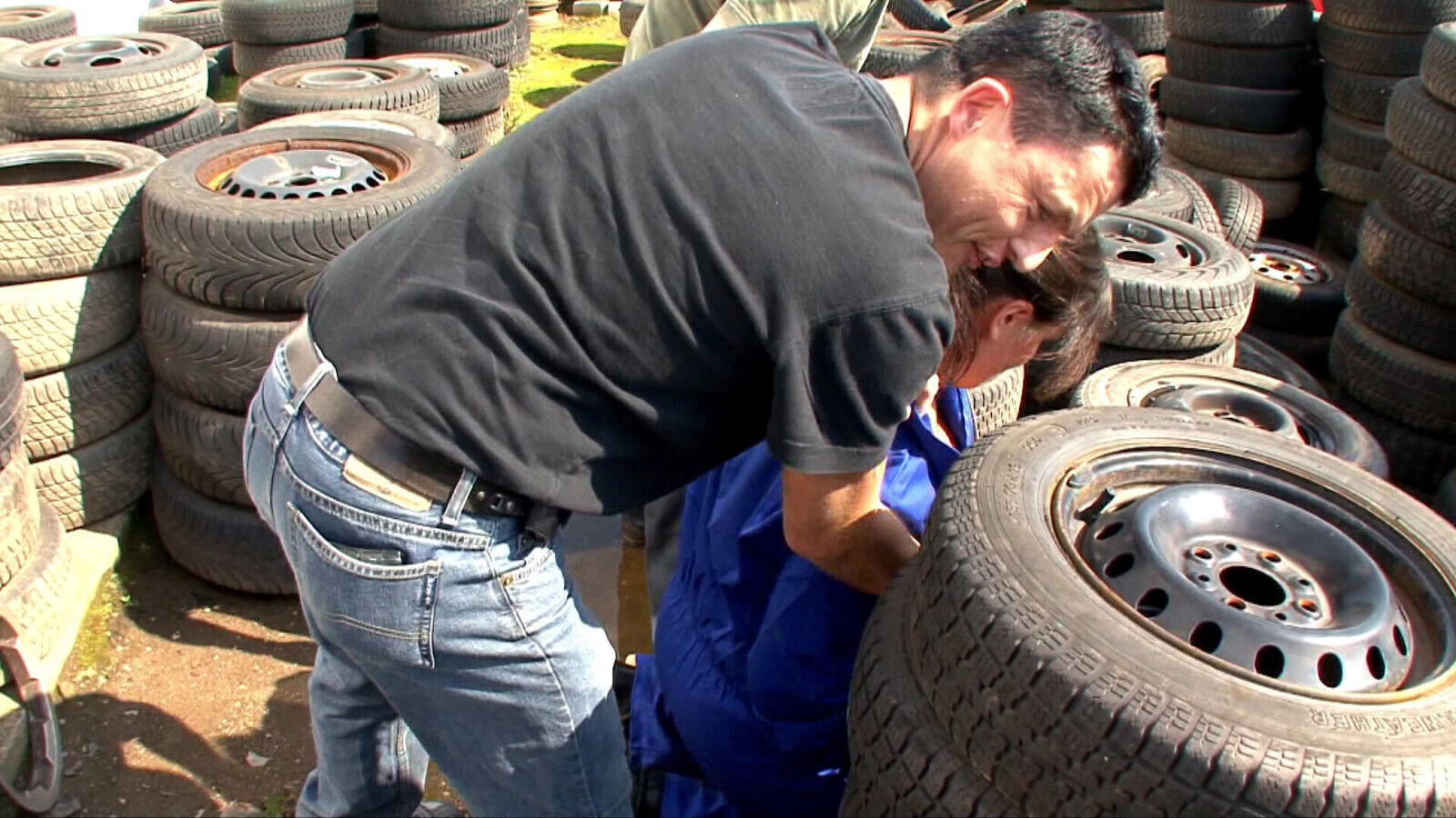 Elderly German couple fuck threesome with curvy girl