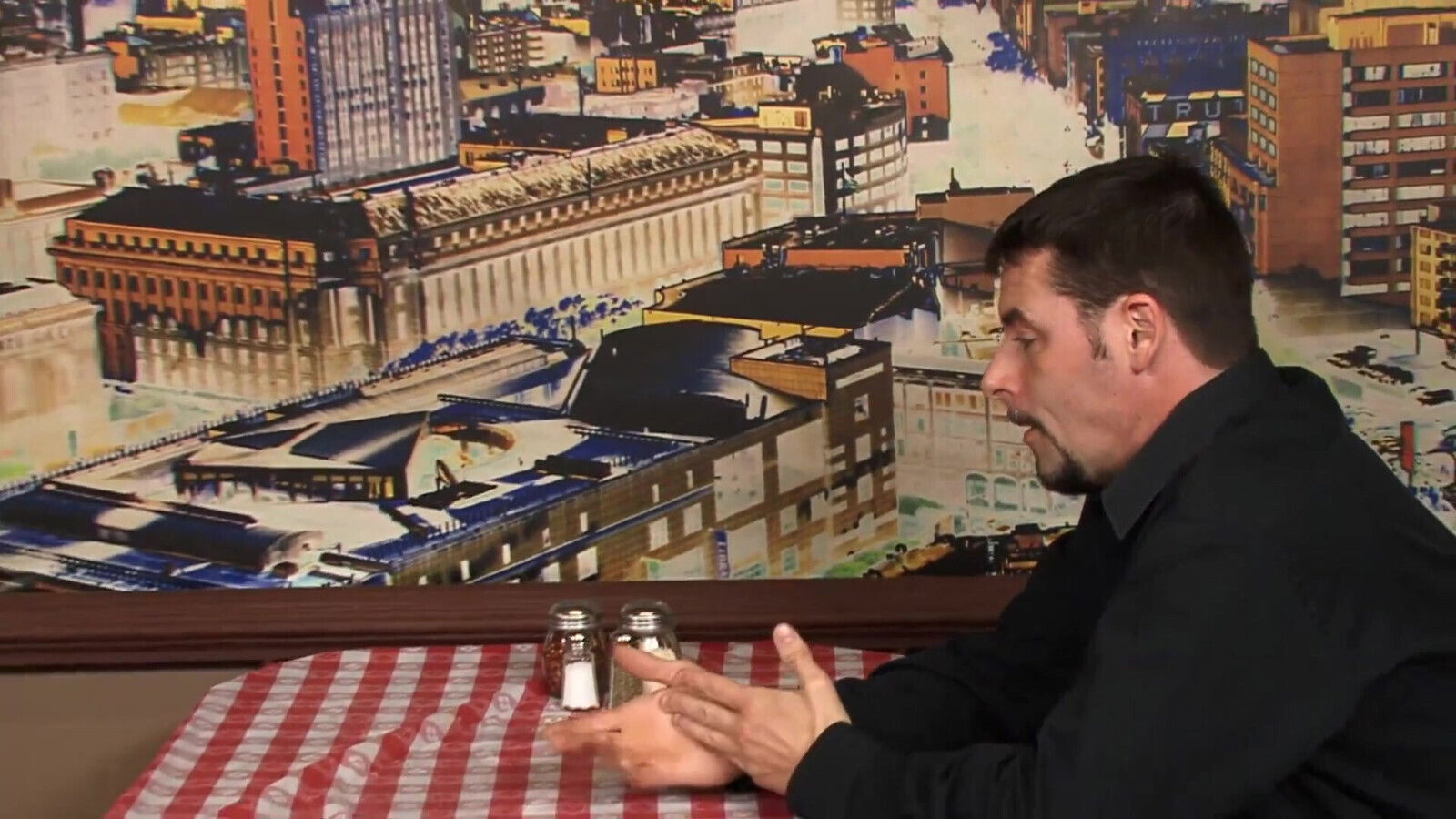 Busty milf takes pleasure pussy