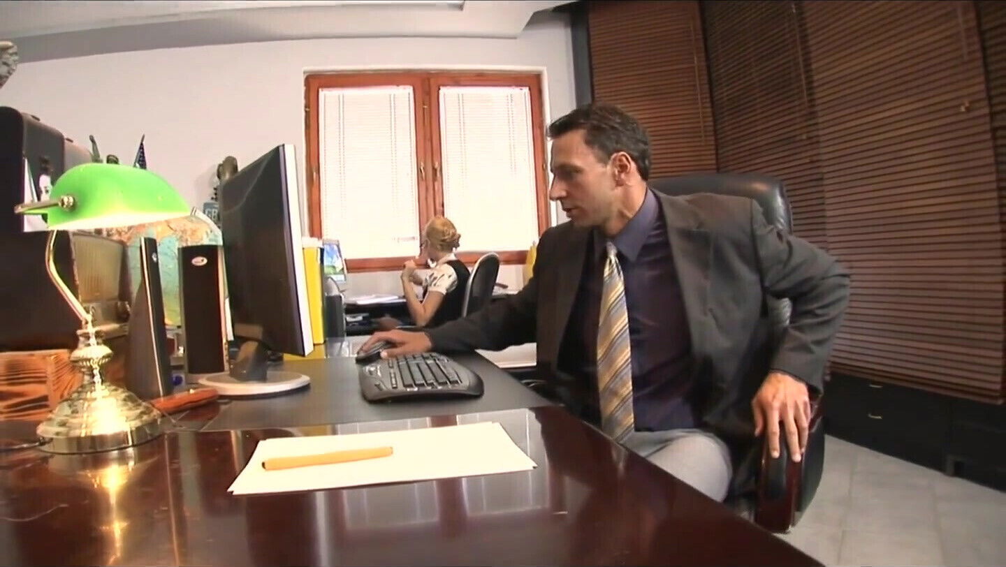 Secretary fuck with boss first office.