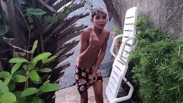 Madastra seduz ENTIADO Bunda enorme seu. Irm&atilde_ozinho virgem punheteiro fica espiando aquele sexo p&uacute_blico cons ENTIADO veja fechado