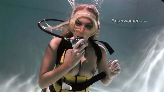 Aquawomen Mermaid Hayley Dives Yellow!
