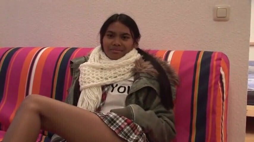 asian teen with small dildoing cunt