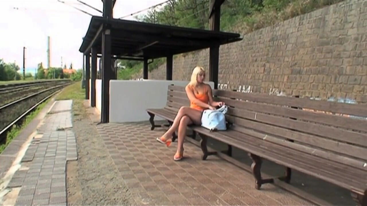 Dirty blonde teen outdoor fucked outdoors