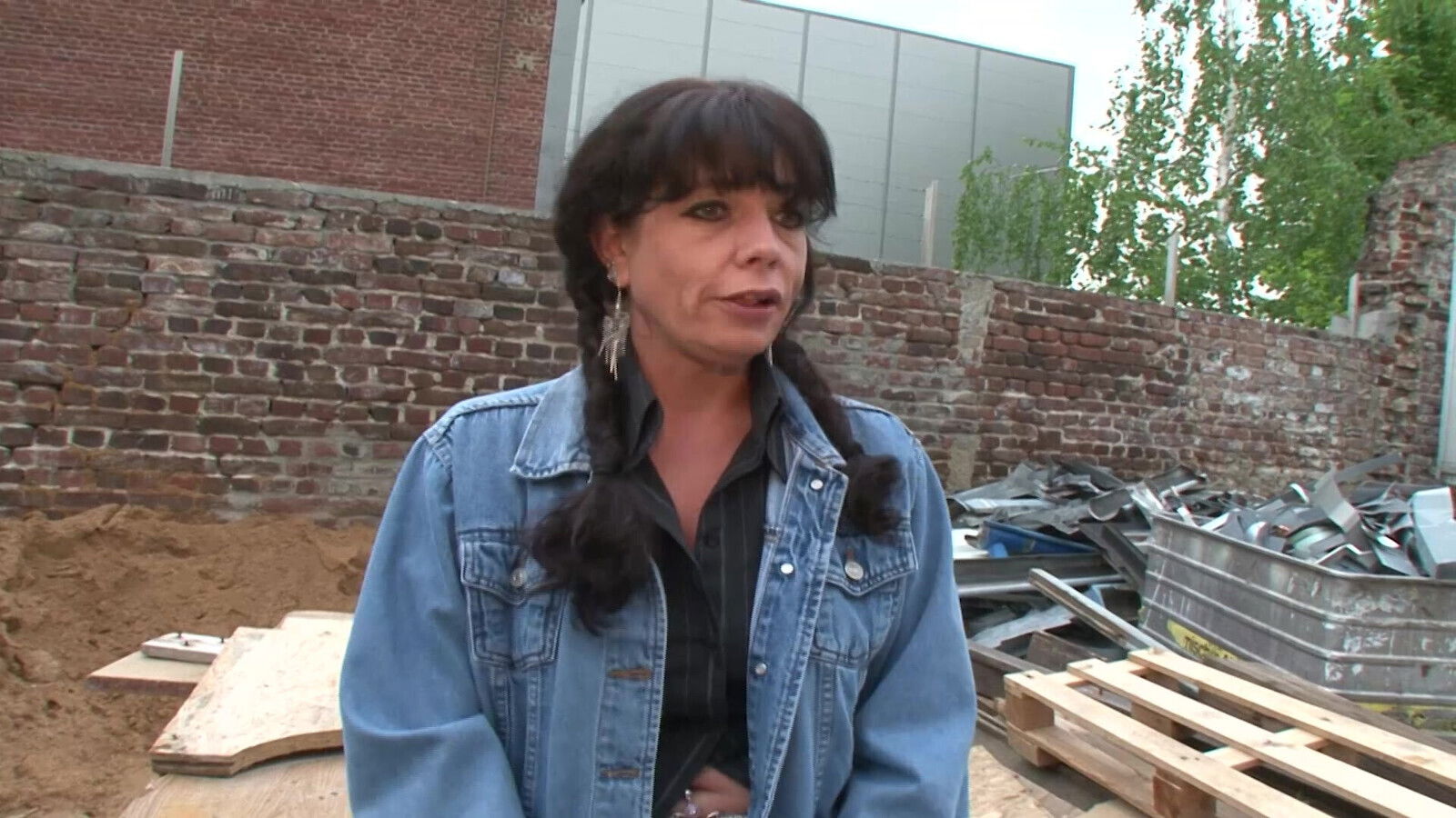 Pretty German cougar enjoys hot solo action