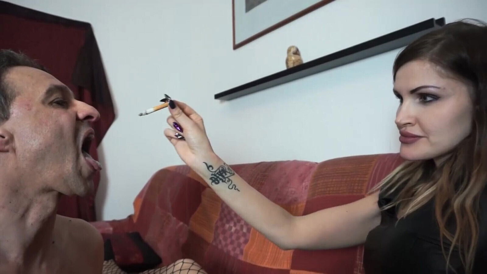 Diva Tubo human ashtray