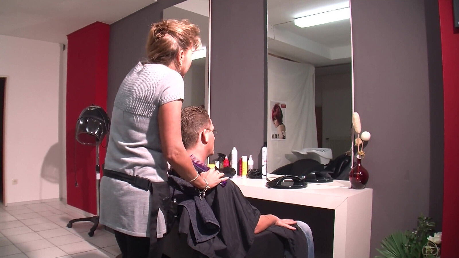 Horny Hairdresser Gets Aroused During Fucks Customer Hard