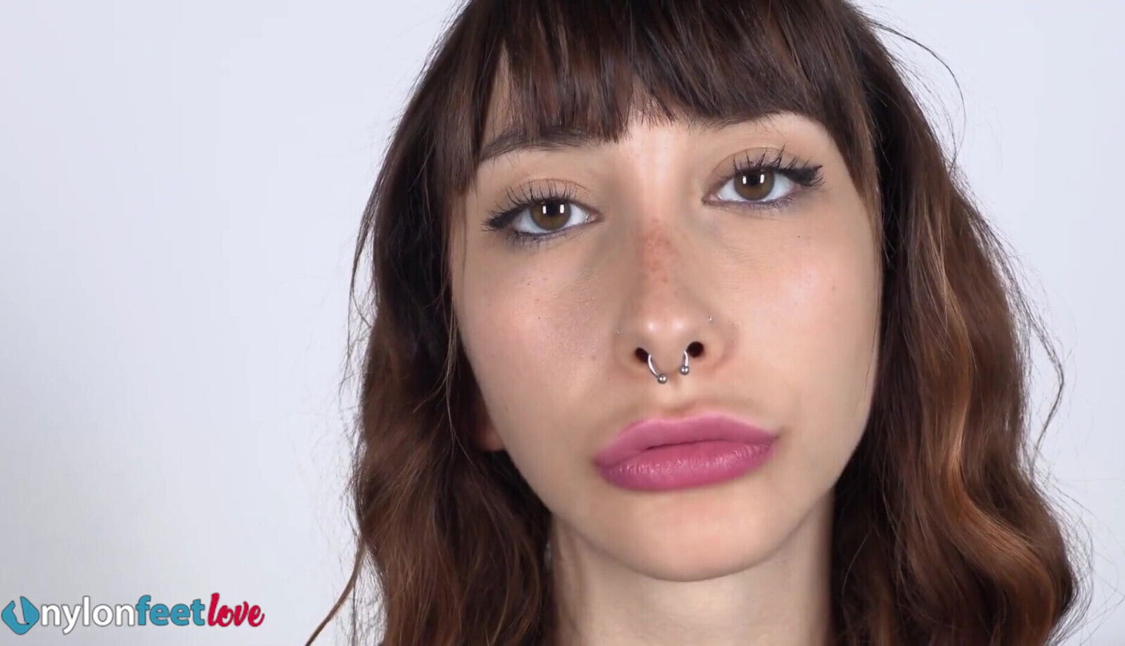 Slim Magnificent Brunette Reine Vixen Eating Sweet's While Posing Feet Toes Sexy