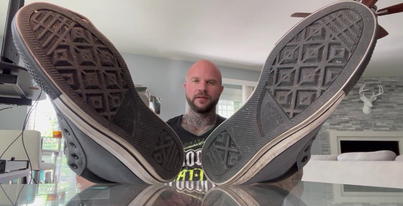 Deserve Worship Daddys Feet?