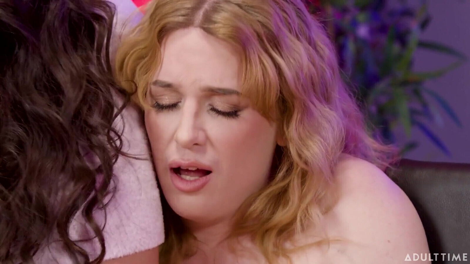 Oopsie T-girls Maxim Erica Cherry Give Kimmy Kimm Double Facial After Watching Change!