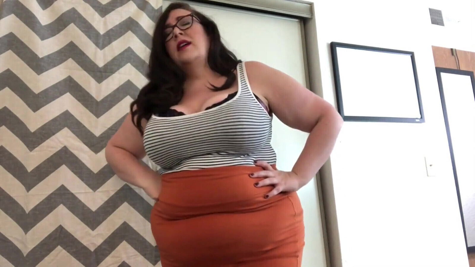 Stepmommy catches Ryan jerking