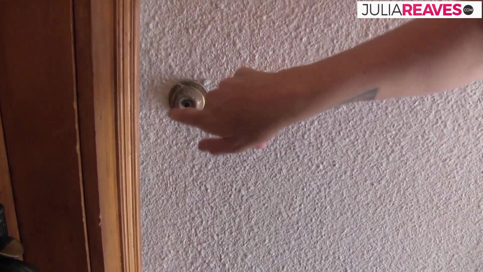 Blonde bitch moans lover finger fucks after making