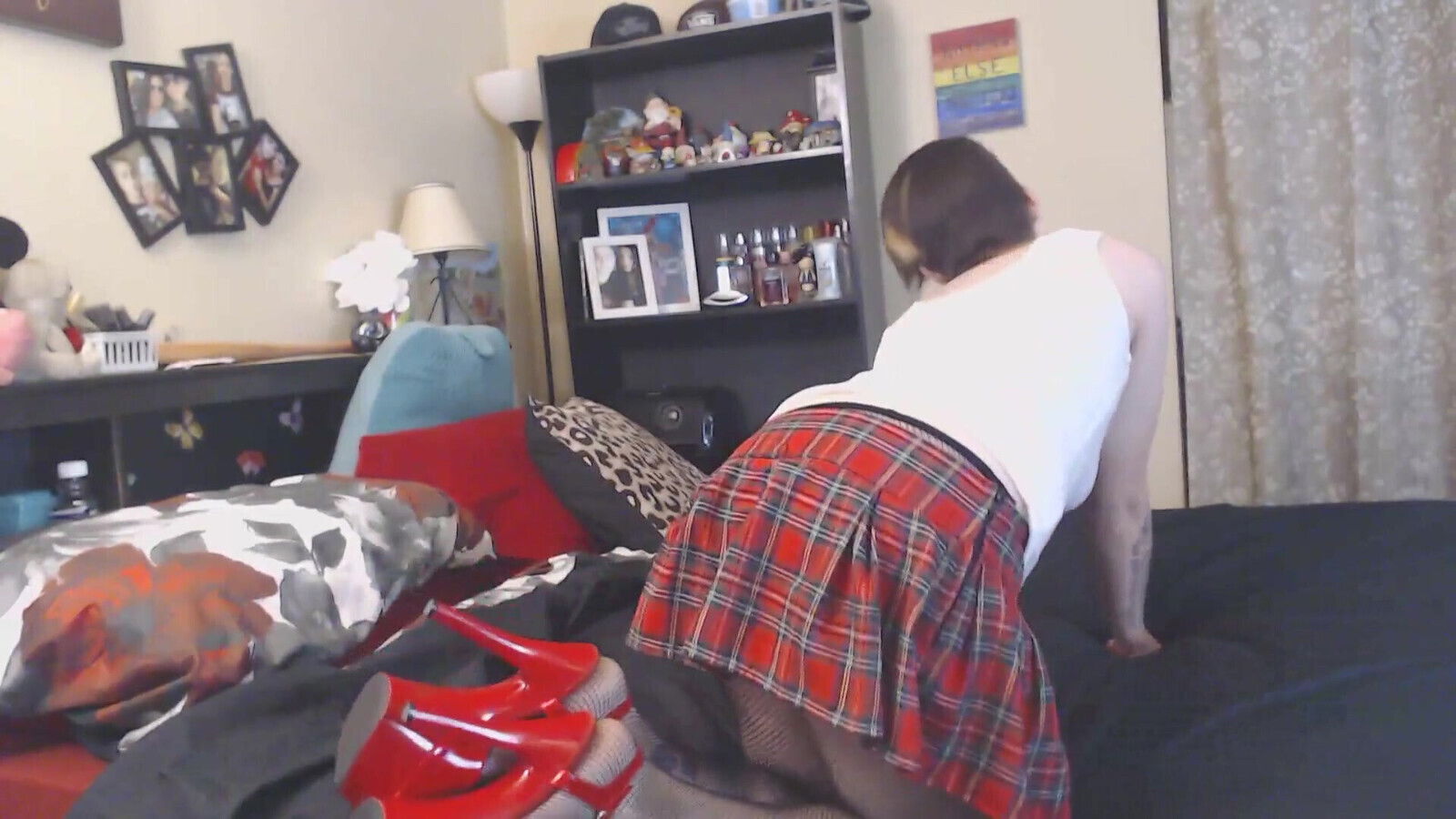 Gassy college girl lets