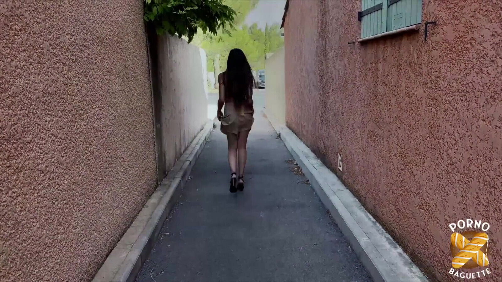 Lola, Young Chick, Wants Threesome