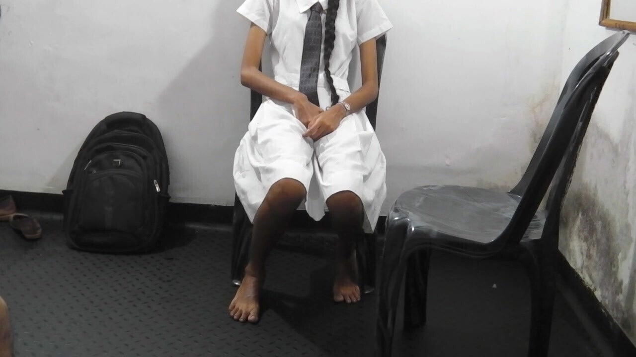 lankan school girl fuck with best friend hotel room