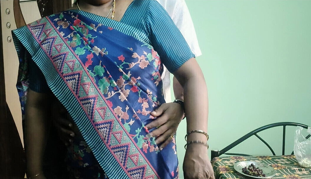 saree aunty with tennent calling fucking home