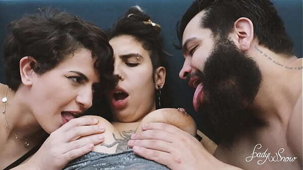 Foda tr&ecirc_s duas putinhas buceta peluda, fodi cuzinho duas for&ccedil_a