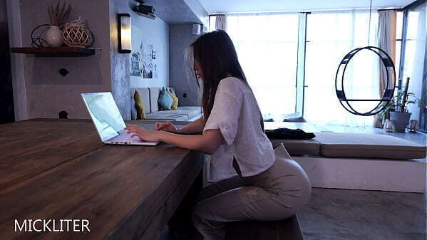 colleague didn'_t hesitate long when thick cock.