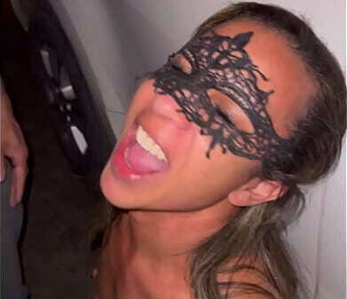 F&atilde_ tarado esfolou cuzinho, meteu plug, meteu p&ecirc_lo ainda gozou dentro!