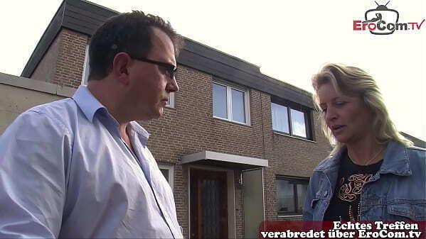 Deutsche Hausfrau Stra&szlig_e angesprochen