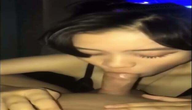 Adek mendesah keenakan bang,makin dalam makin basah