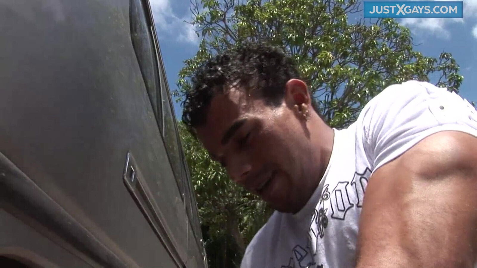 Horny sucks chunky before getting fucked hard