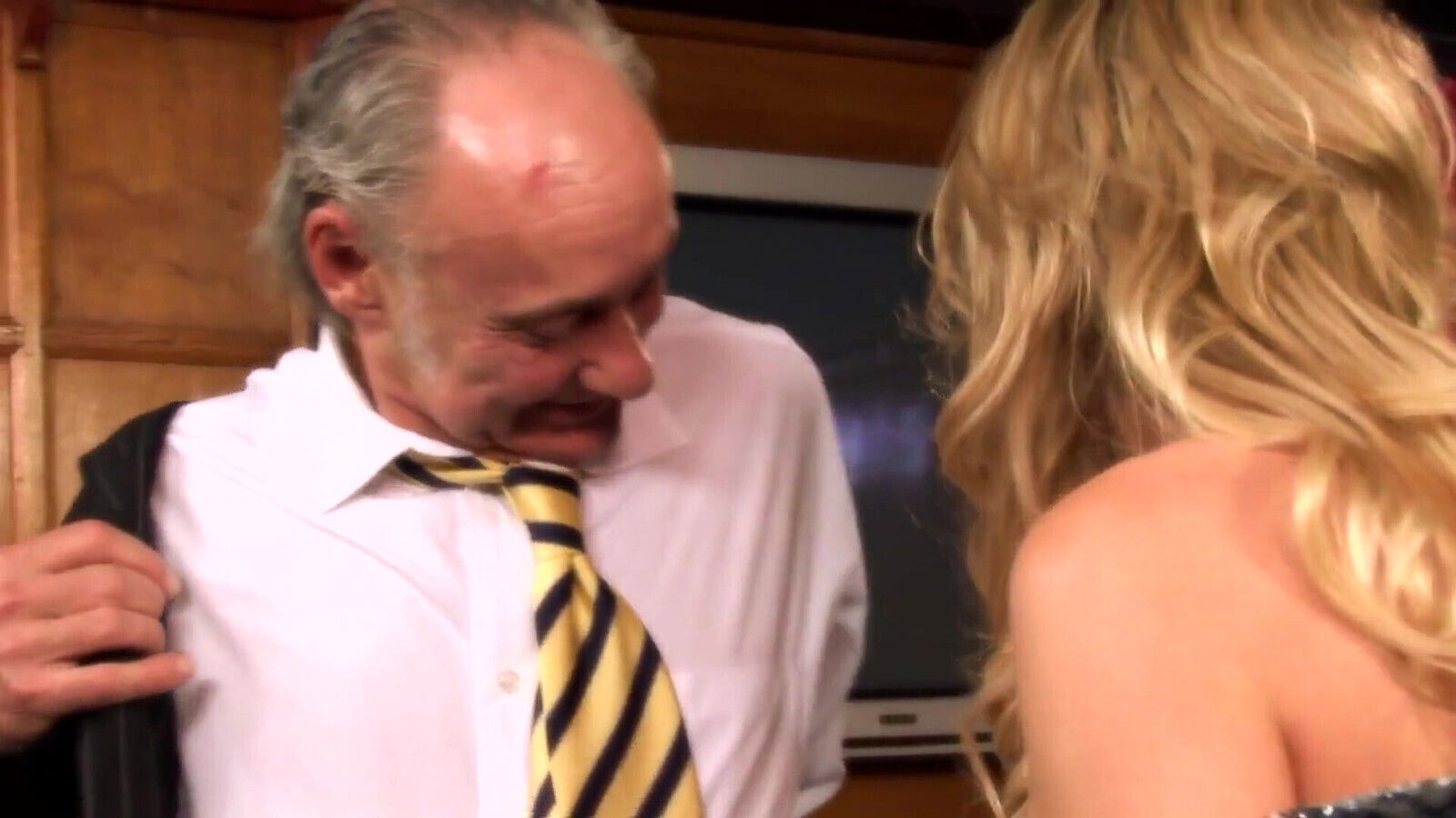 Paige blonde slut gets penetrated